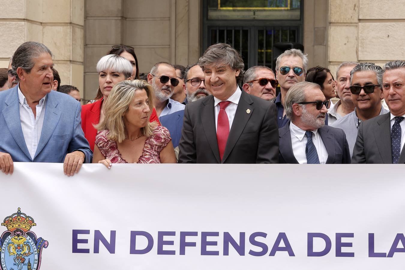Concentración de protesta de los abogados y procuradores de Sevilla por la parálisis de la Justicia