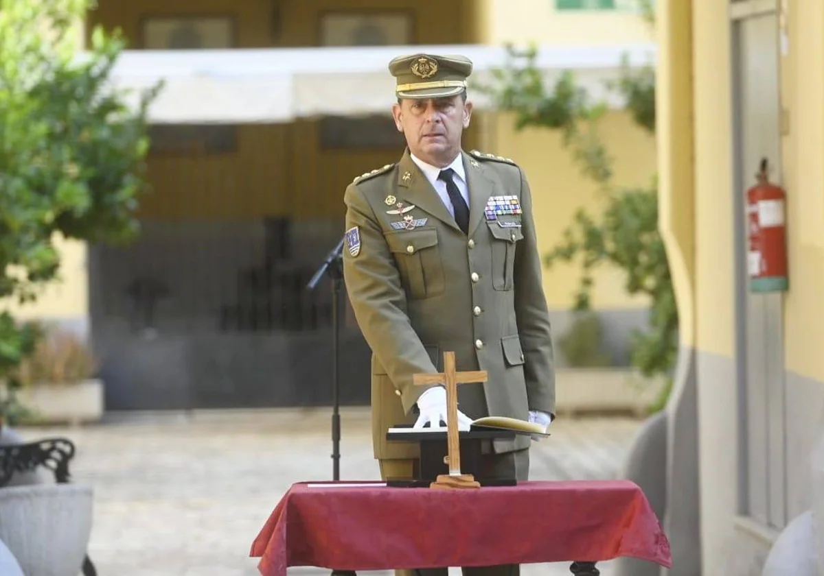 El nuevo delegado de Defensa en Andalucía, el coronel Ignacio Rosales de Salamanca, jura su cargo