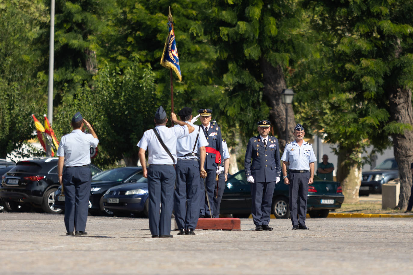 La ceremonia castrense con motivo del relevo del Jefe del Acuartelamiento Aéreo de Tablada