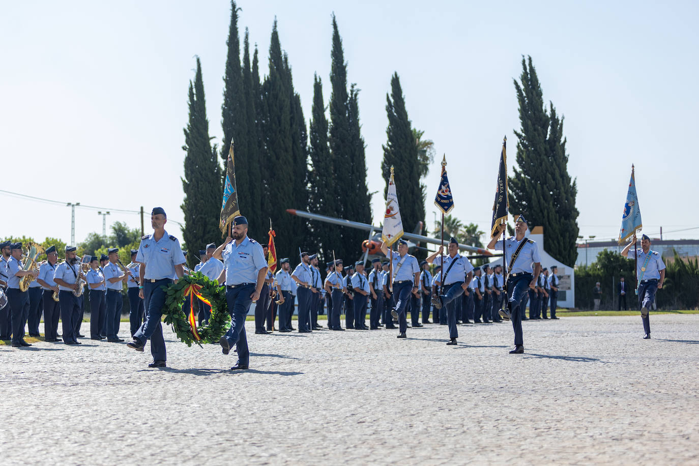 La ceremonia castrense con motivo del relevo del Jefe del Acuartelamiento Aéreo de Tablada