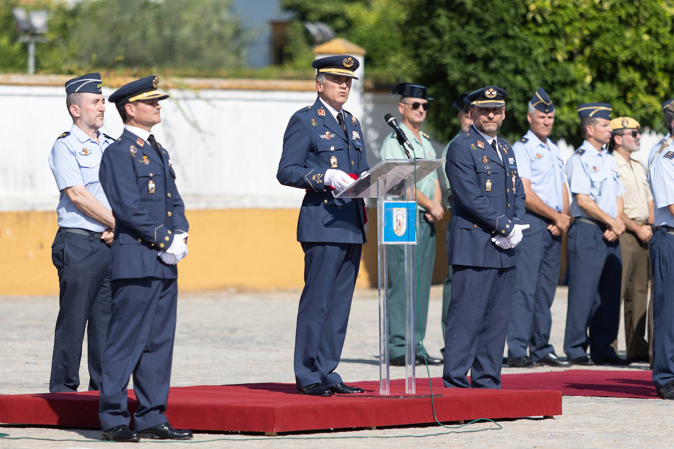 La ceremonia castrense con motivo del relevo del Jefe del Acuartelamiento Aéreo de Tablada