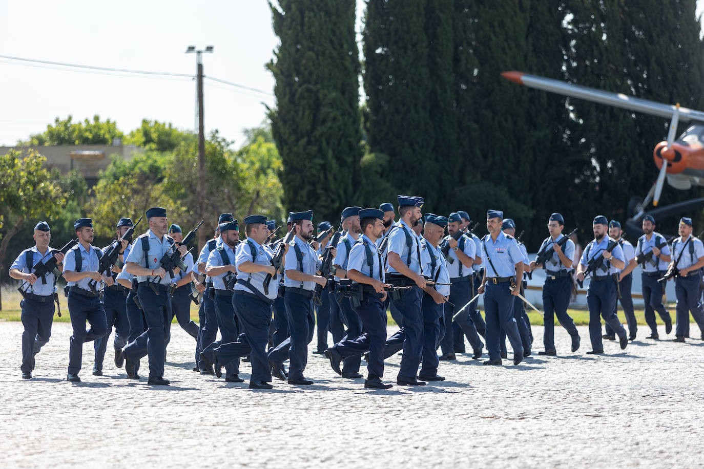 La ceremonia castrense con motivo del relevo del Jefe del Acuartelamiento Aéreo de Tablada
