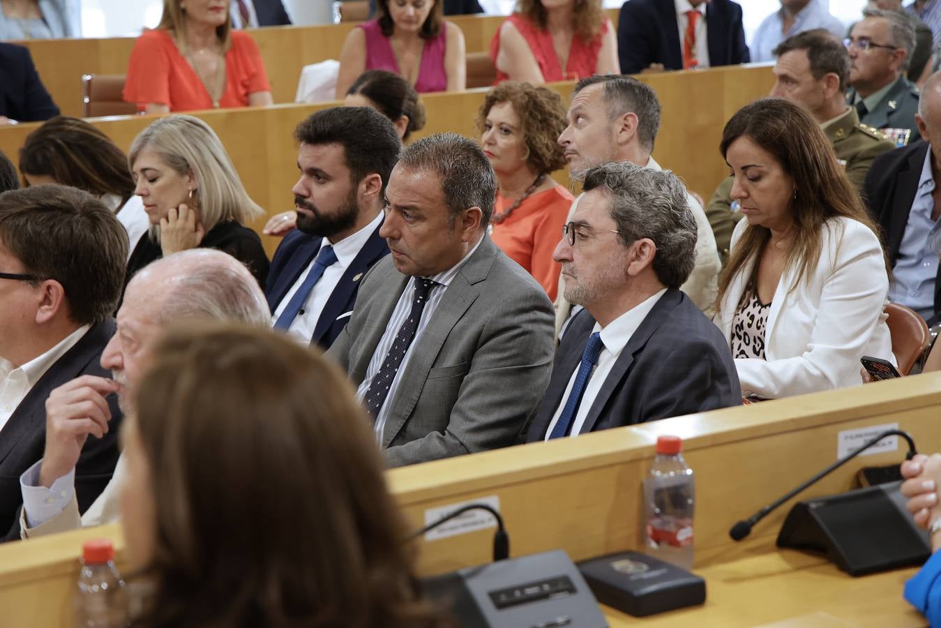 Momento en el que el socialista Javier Férnandez es investido nuevo presidente de la Diputación de Sevilla para los próximos cuatro años