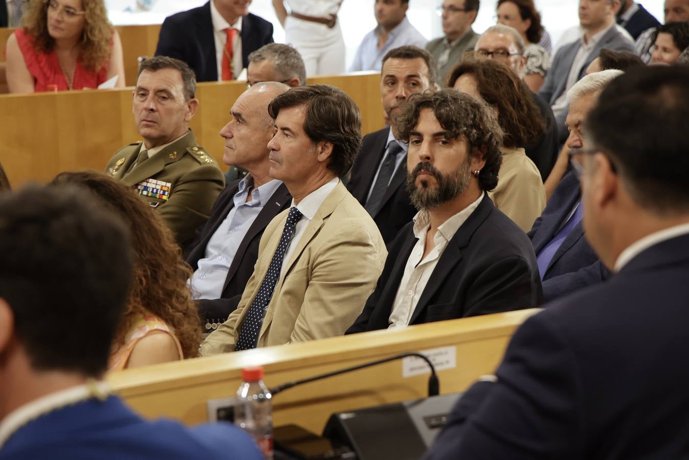 Momento en el que el socialista Javier Férnandez es investido nuevo presidente de la Diputación de Sevilla para los próximos cuatro años