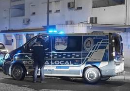 Un cumpleaños en Los Pajaritos se salda con dos policías locales de Sevilla heridos y un detenido