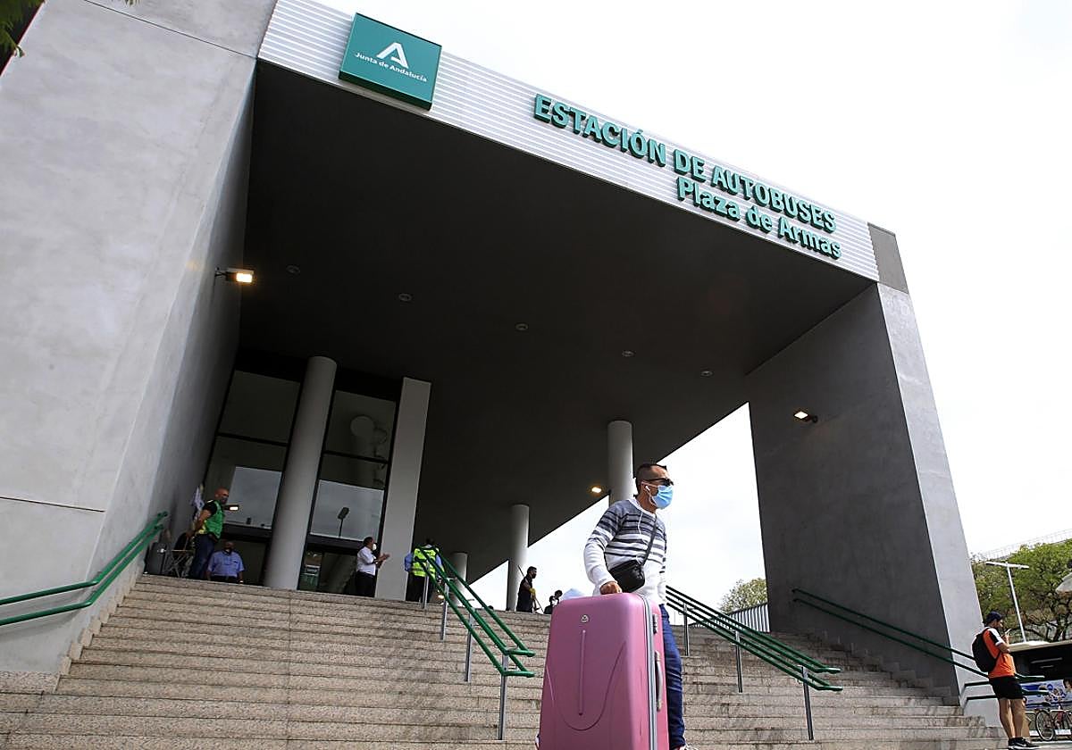 Entrada de la estación de Plaza de Armas en Sevilla