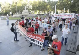 Manifestación de 'Barrios Hartos' para reclamar medidas que eviten más cortes de luz