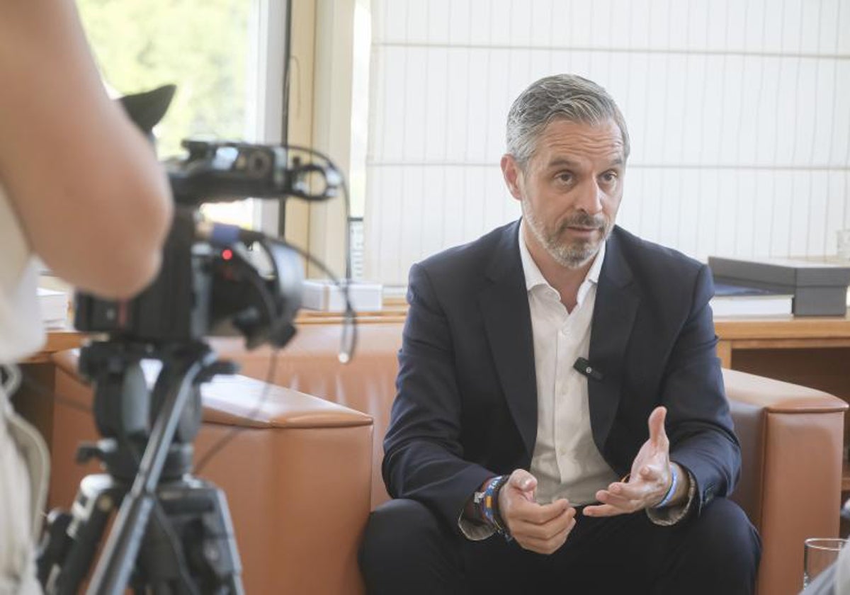 Juan Bravo durante la entrevista en ABC de Sevilla