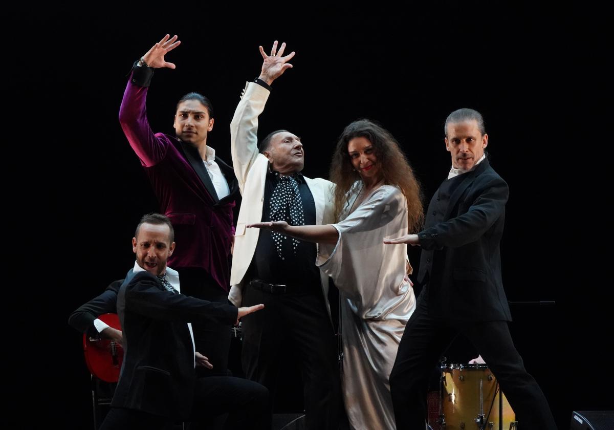 Gala Flamenca dedicada a José Losada, Carrete de Málaga, en el centro