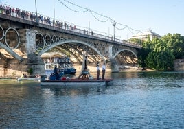 La procesión de la Virgen del Carmen del puente, en imágenes