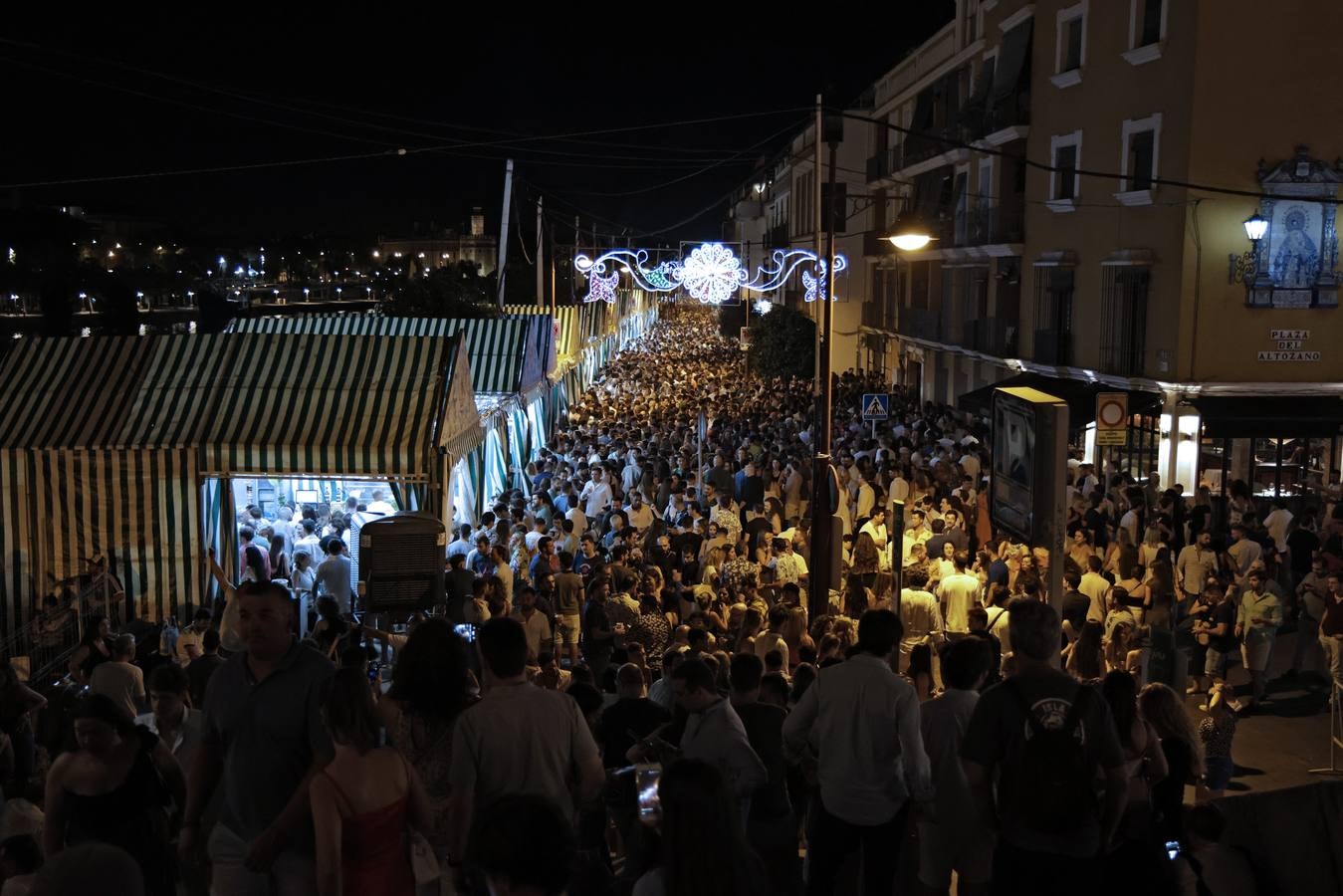 Primer día de la Velá de Triana de 2023 que se ha inaugurado con el pregón