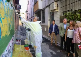 El Ayuntamiento de Sevilla realiza una actuación integral en la calle Vascongadas