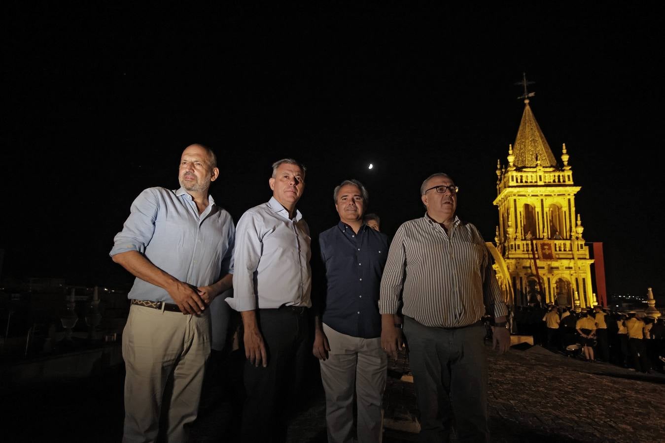 Luminarias desde la torre de la parroquia de Santa Ana