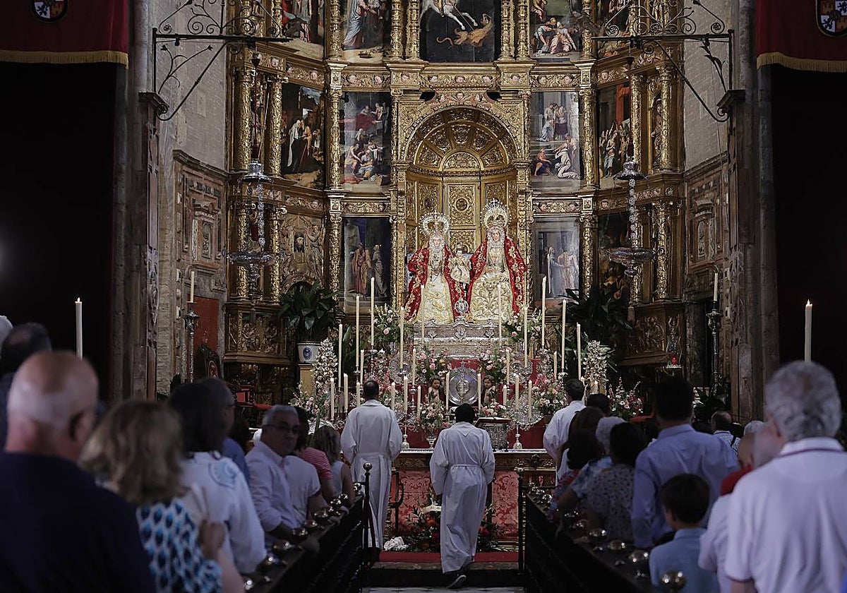 Ambiente de la paroquia de Santa Ana durante la celebración de la eucaristía en honor de los abuelos y abuelas