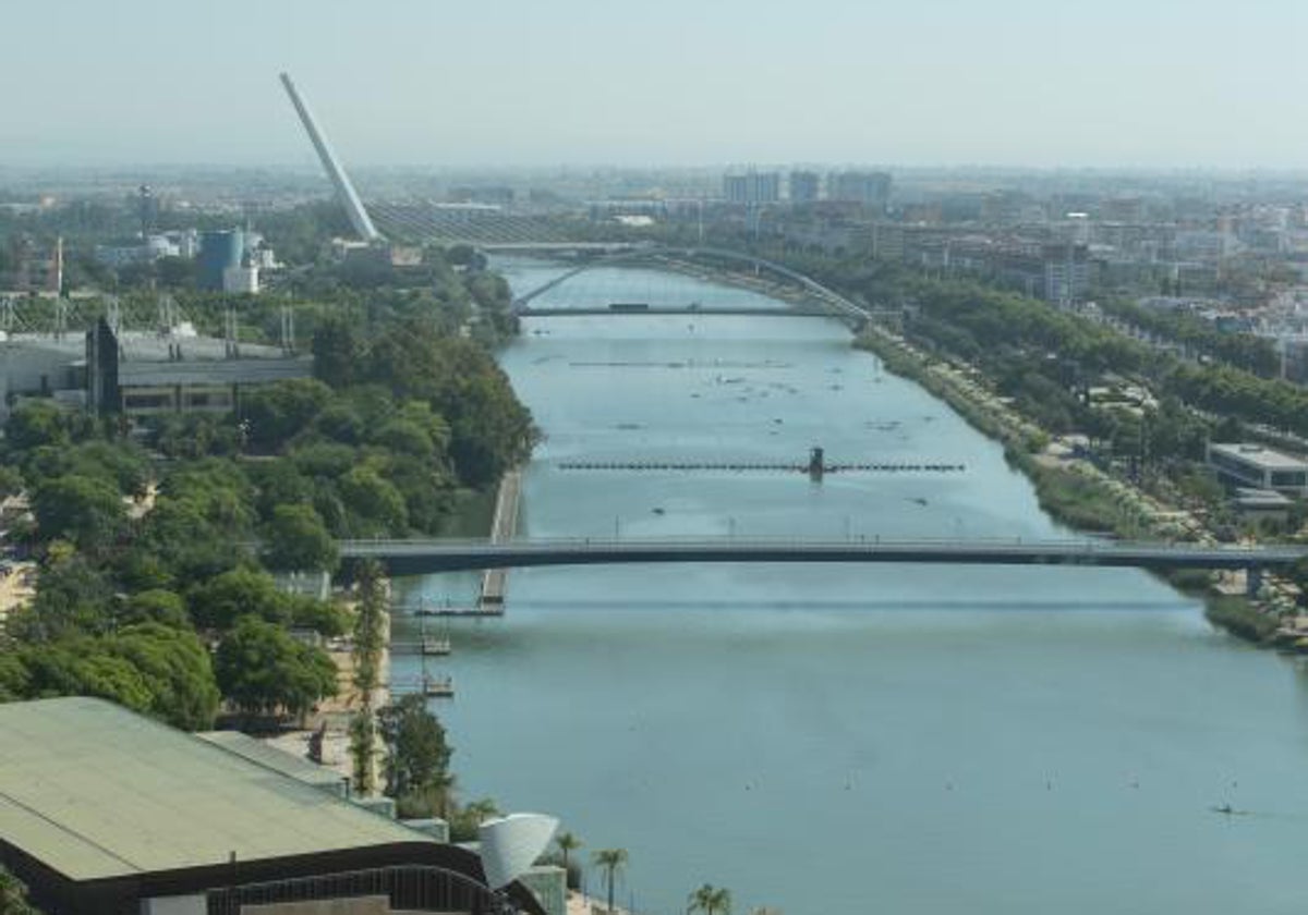 Vista del río Guadalquivir donde, según el PGOU, debería haber hasta seis puentes