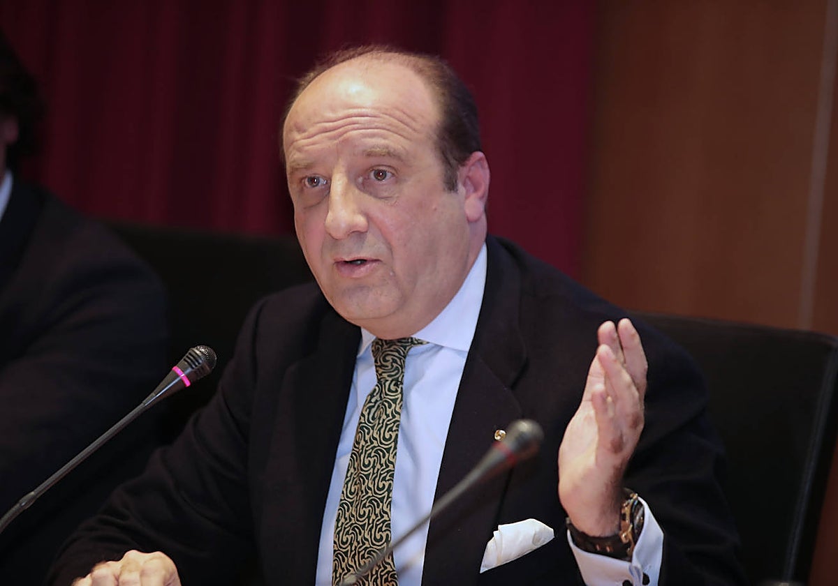 Joaquín Moeckel es un reconocido letrado hispalense