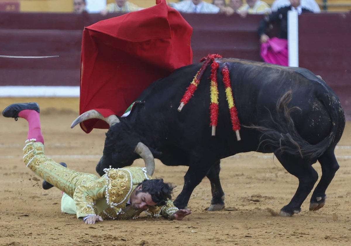 Percance sufrido por Morante de la Puebla en Badajoz que le produjo la lesión en su muñeca