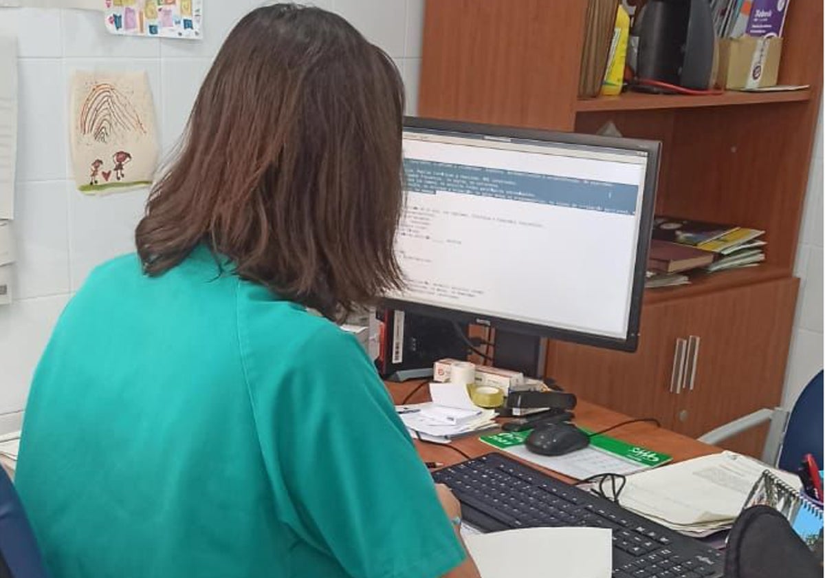 Una médico de familia en un centro de salud de Sevilla