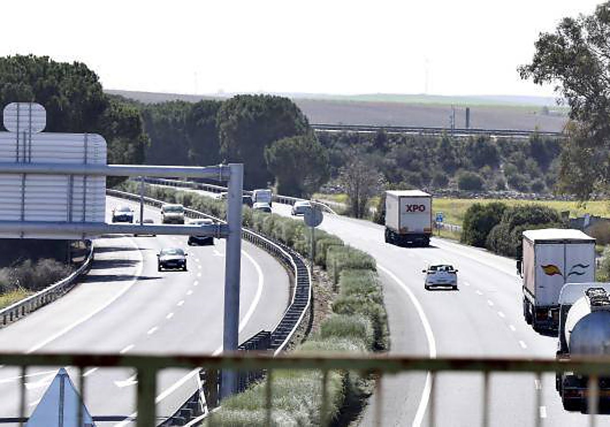 Tráfico en la autopista de Sevilla a Cádiz