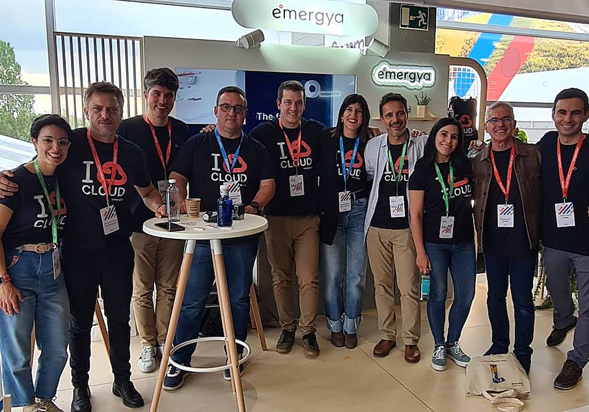Trabajadores de Emergya celebrando que Google ha premiado este año a la empresa como Partner de Año