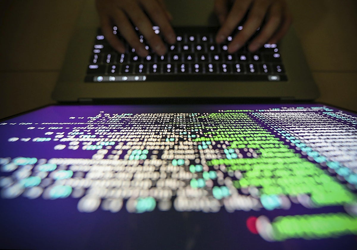 Imagen de archivo de un ordenador 'atacado' por la ciberdelincuencia