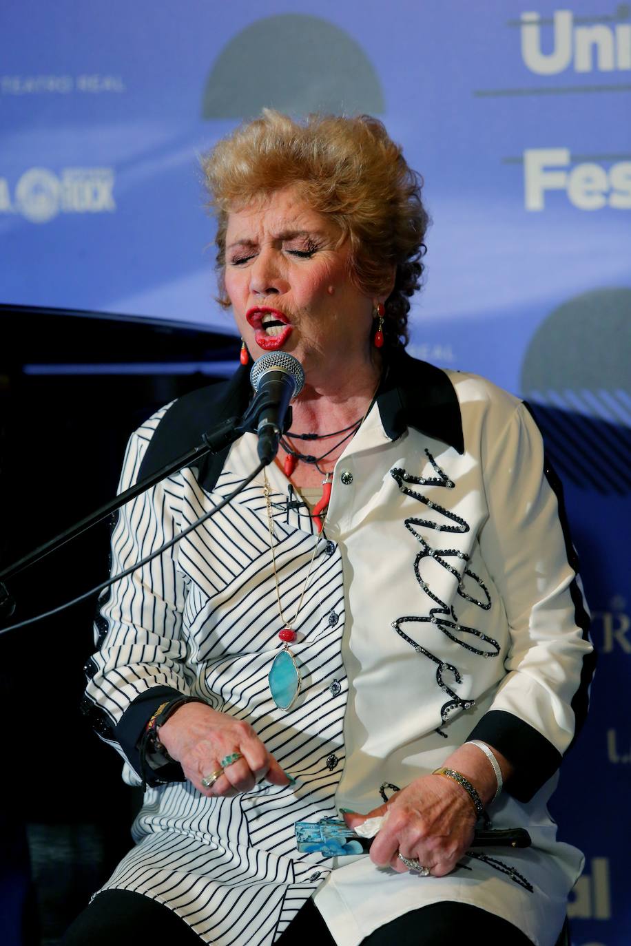 Momentos de la vida de la artista sevillana María Jiménez