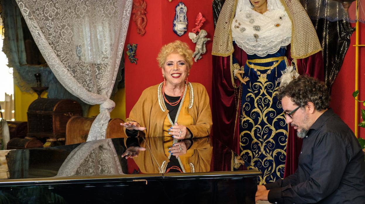 Momentos de la vida de la artista sevillana María Jiménez