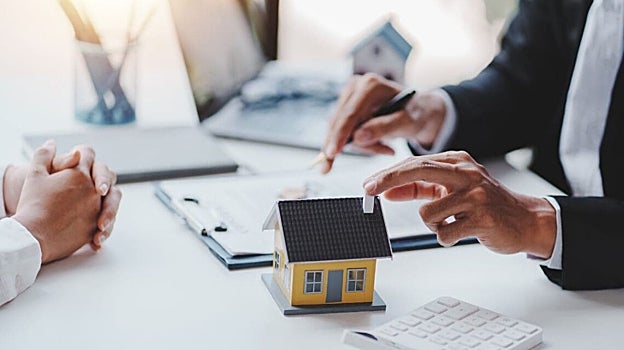 El aval del 15% de la hipoteca para la primera vivienda debe solicitarse en las oficinas de los bancos que colaboran con el programa Garantía Vivienda Joven