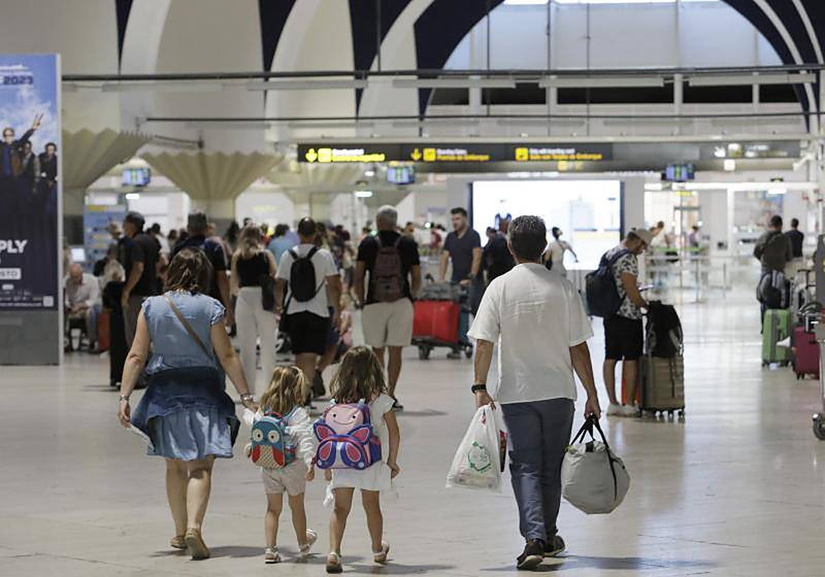 Ambiente en el aeropuerto de San Pablo de Sevilla