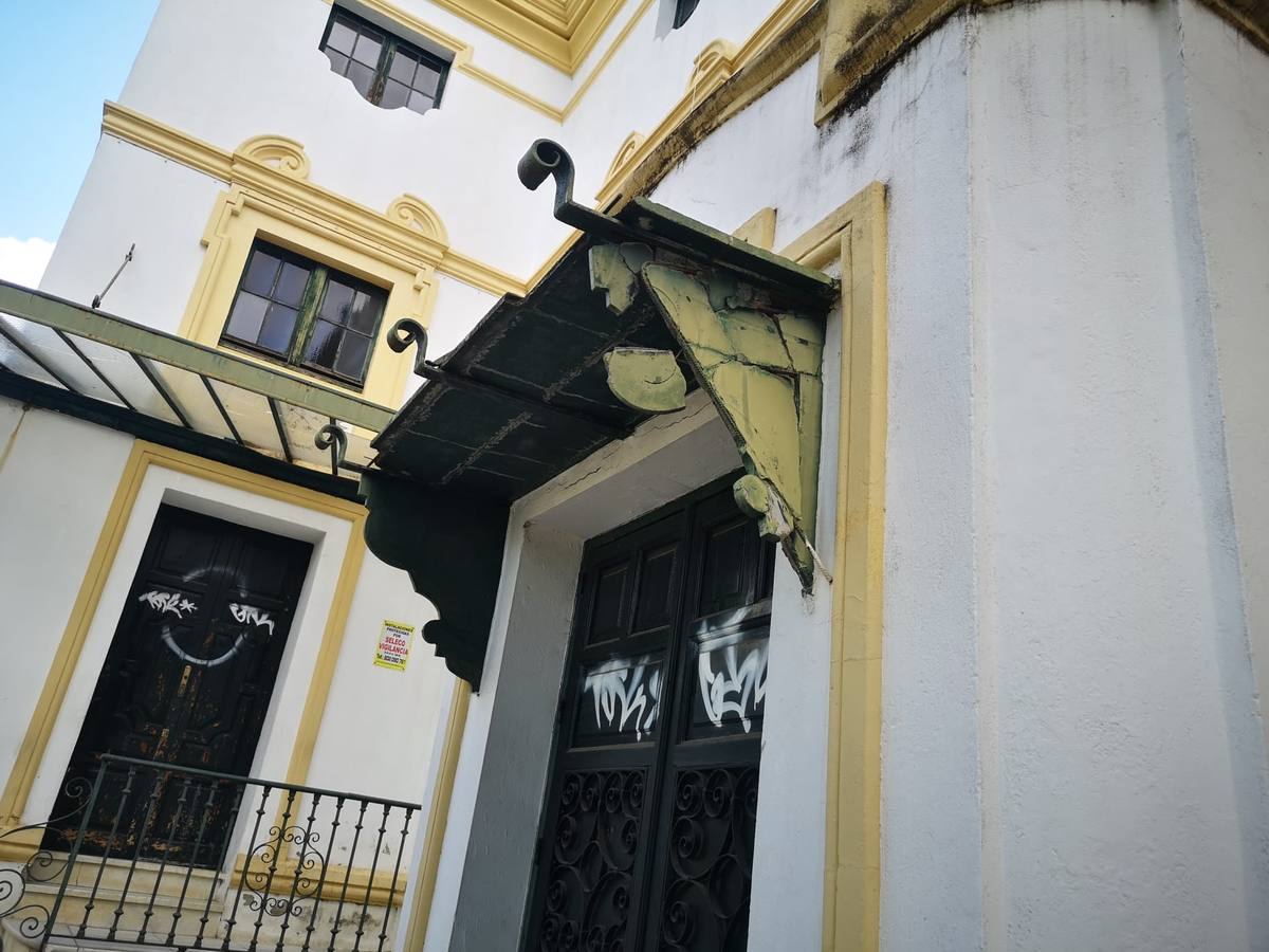 Calamitoso estado del teatro Lope de Vega de Sevilla, en imágenes