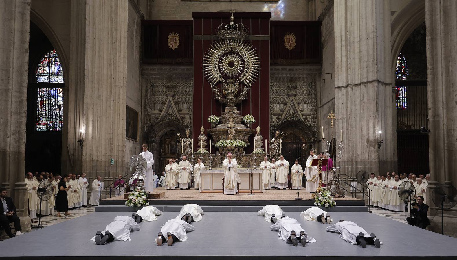 Liturgia de ordenación de nuevos sacerdotes en la Catedral
