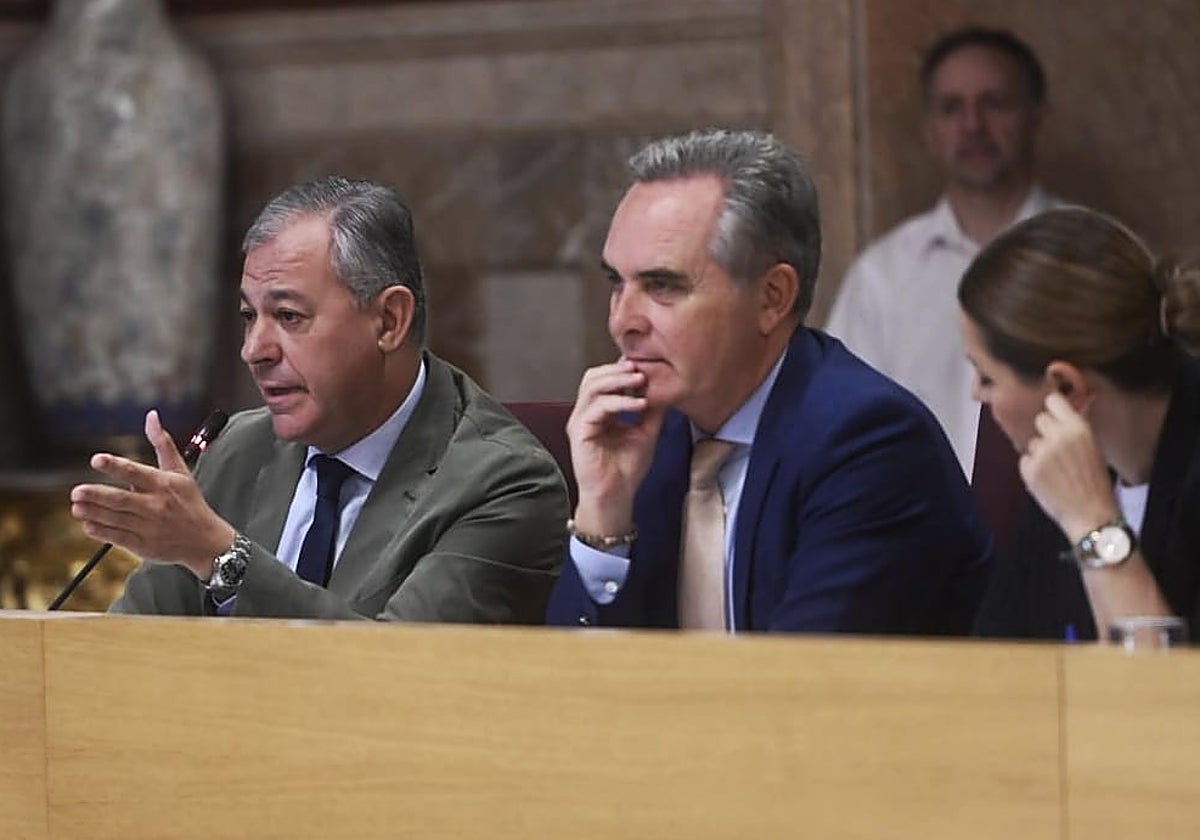 José Luis Sanz, Juan Bueno y Minerva Salas, este jueves durante el Pleno municipal