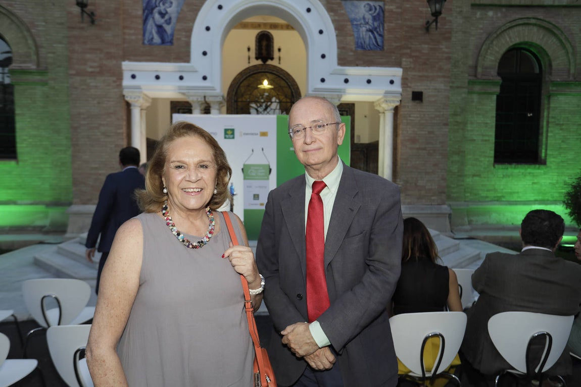 13 Concha Yoldi y Luis Miguel Pons