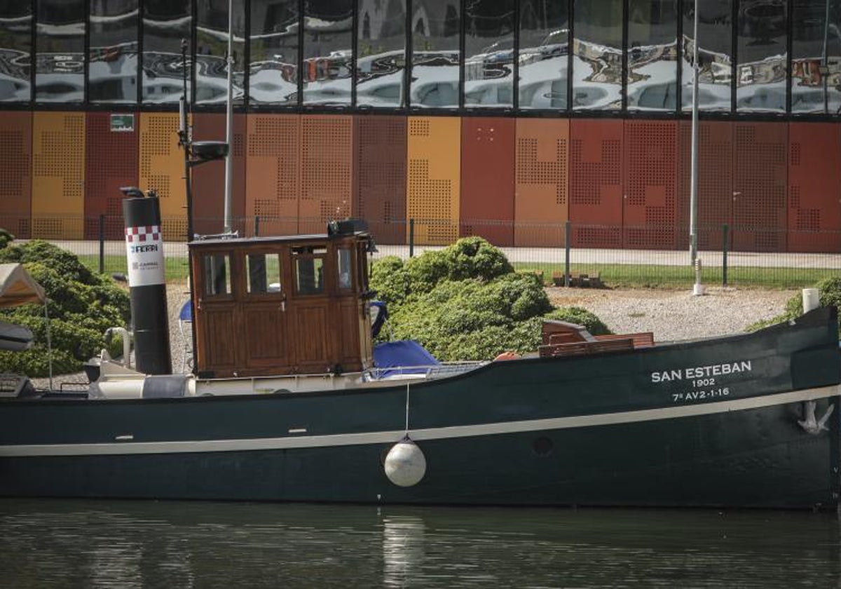 El 'vaporín' San Esteban en el Club Náutico