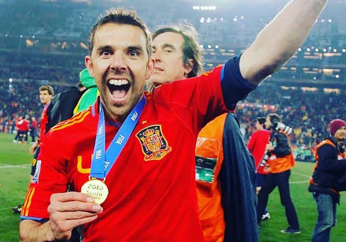 Carlos Marchena se muestra eufórico tras ganar el Mundial de fútbol de 2010