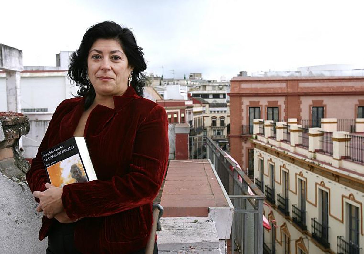 Almudena Grandes en una visita hace años a Sevilla