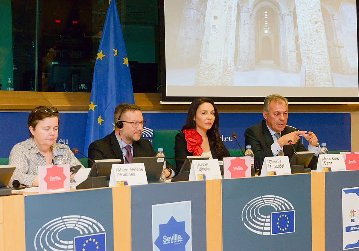 José Luis Sanz, durante la mesa de debate sobre Sevilla Capital Europea de Turismo Inteligente