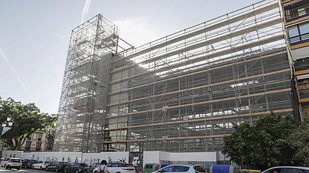 Obras en el futuro hotel donde estaba la comisaría