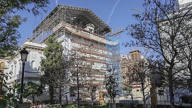 La cubierta metálica sobre la iglesia de San Hermenegildo