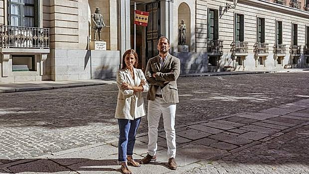 Francisco y Lidia Pérez en el Cuartel General del Ejército