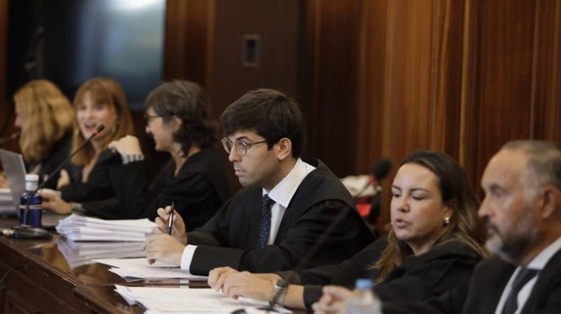 Fiscal y abogados de la acusación y de la defensa del juicio por el crimen de Rocío Caíz