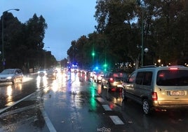 La lluvia en Sevilla vuelve a provocar retenciones kilométricas en la A-49 y la SE-30