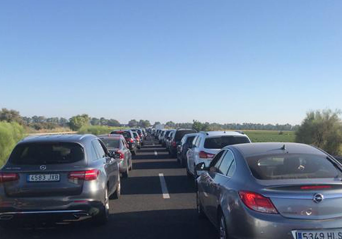 El monumental atasco en la AP-4 el pasado verano