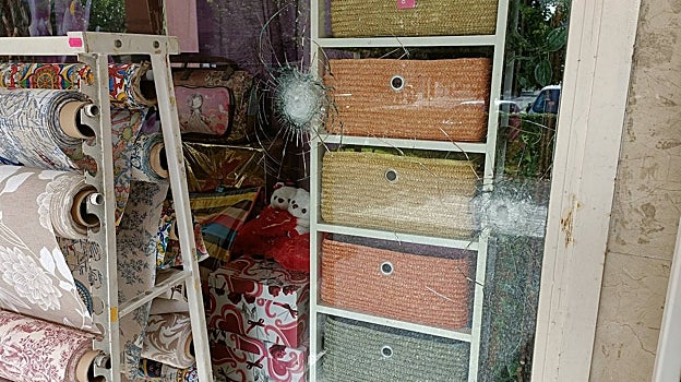 Disparos en el escaparate del bazar oriental de la avenida Emilio Lemos