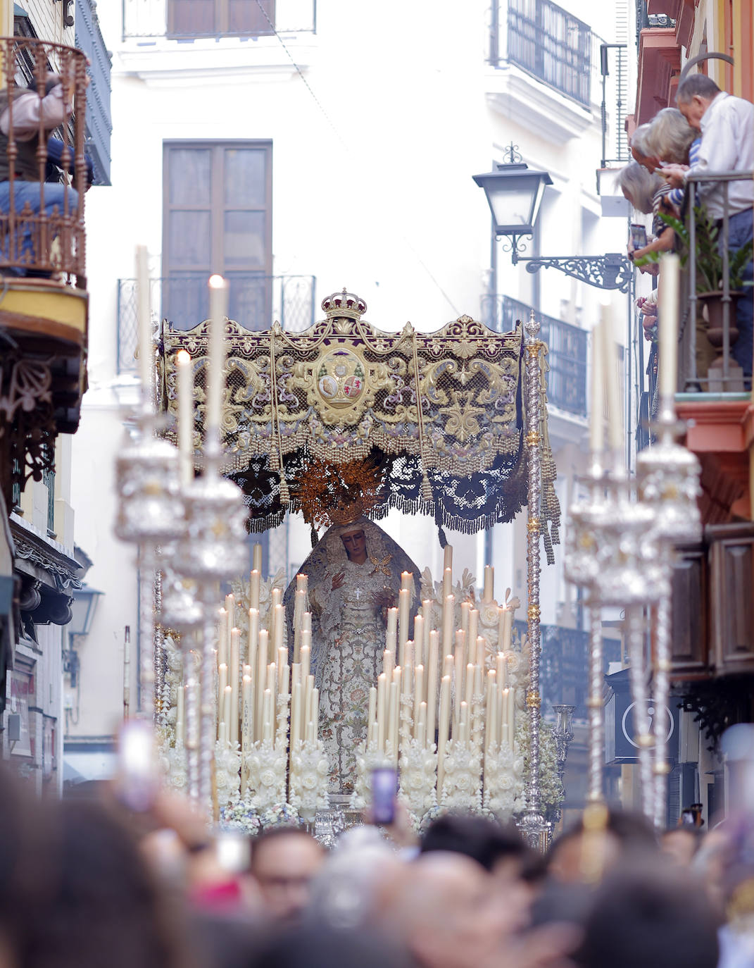 La Virgen de las Angustias se traslada a la Catedral para presidir una misa flamenca
