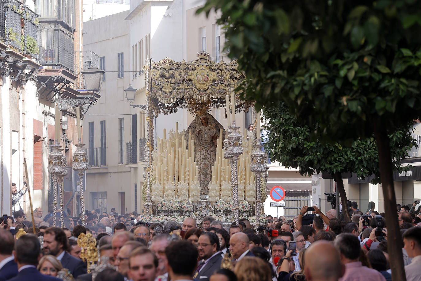 La Virgen de las Angustias se traslada a la Catedral para presidir una misa flamenca