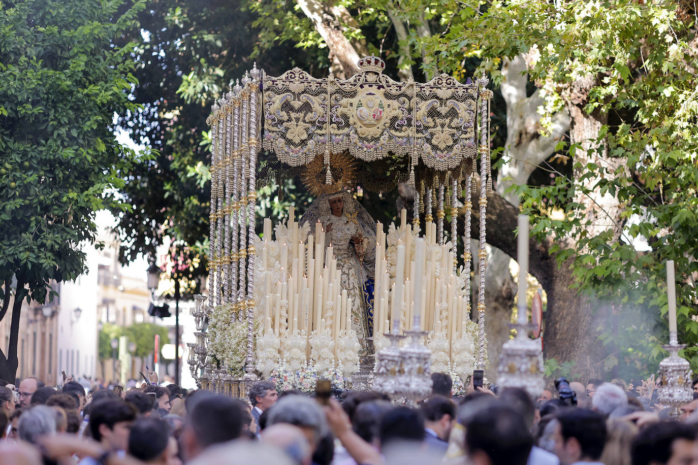 La Virgen de las Angustias se traslada a la Catedral para presidir una misa flamenca