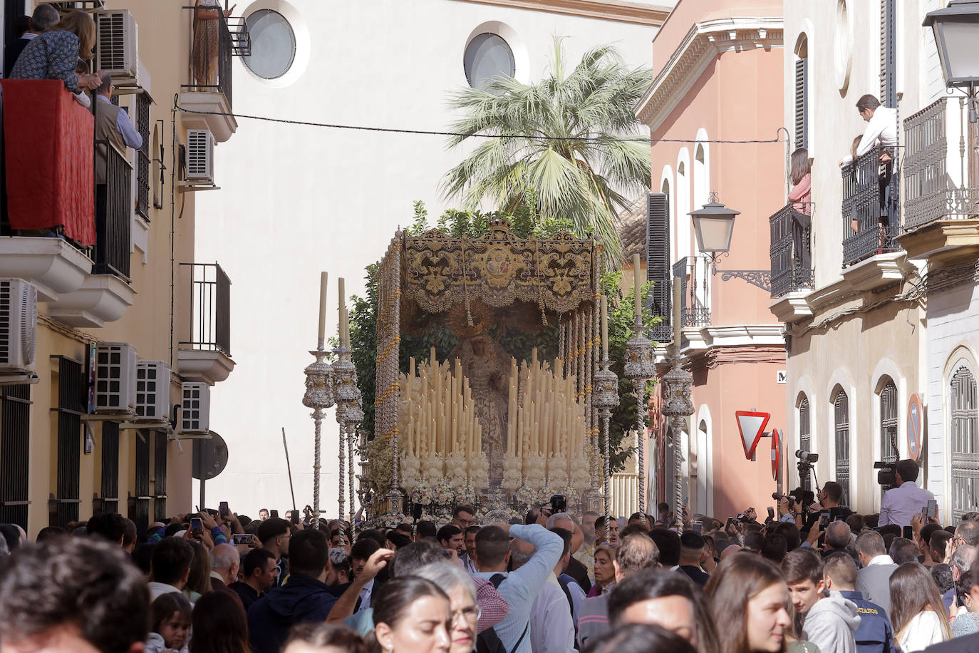 La Virgen de las Angustias se traslada a la Catedral para presidir una misa flamenca