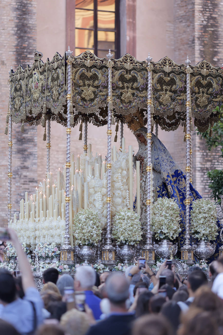 La Virgen de las Angustias se traslada a la Catedral para presidir una misa flamenca