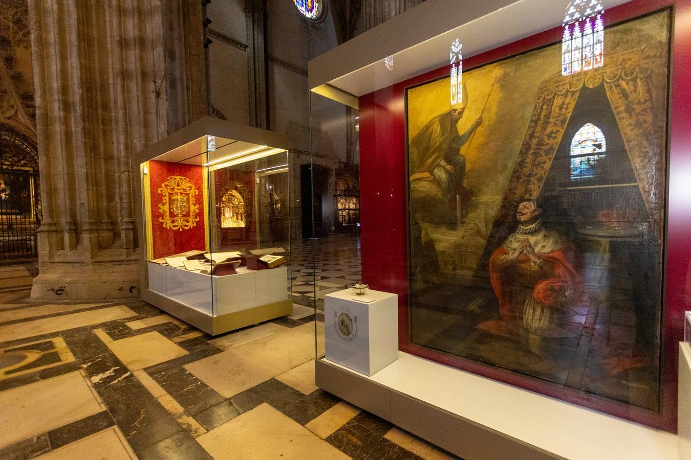Alguno de los momentos de la inauguración de la exposición 'San Fernando, el que más teme a Dios' en la Catedral